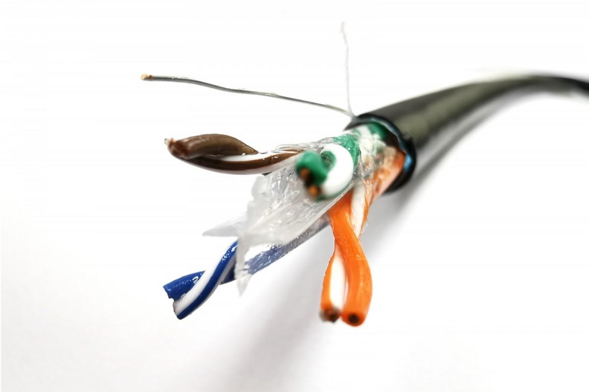Kabel instalacyjny zewnętrzny żelowany DIGITUS kat .6, F/UTP, AWG 23/1, PE,
