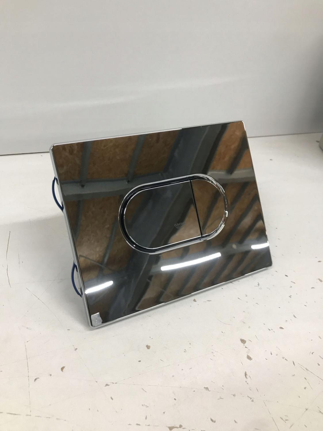 Przycisk uruchamiający GROHE Arena Cosmopolitan do WC chrom 197x156x10 mm