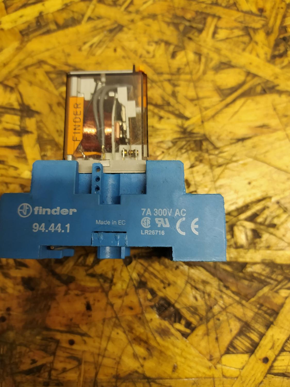 Przekaźnik pomocniczy wtykowy miniaturowy 6A, 230VAC,LED, 4 styki przełączn