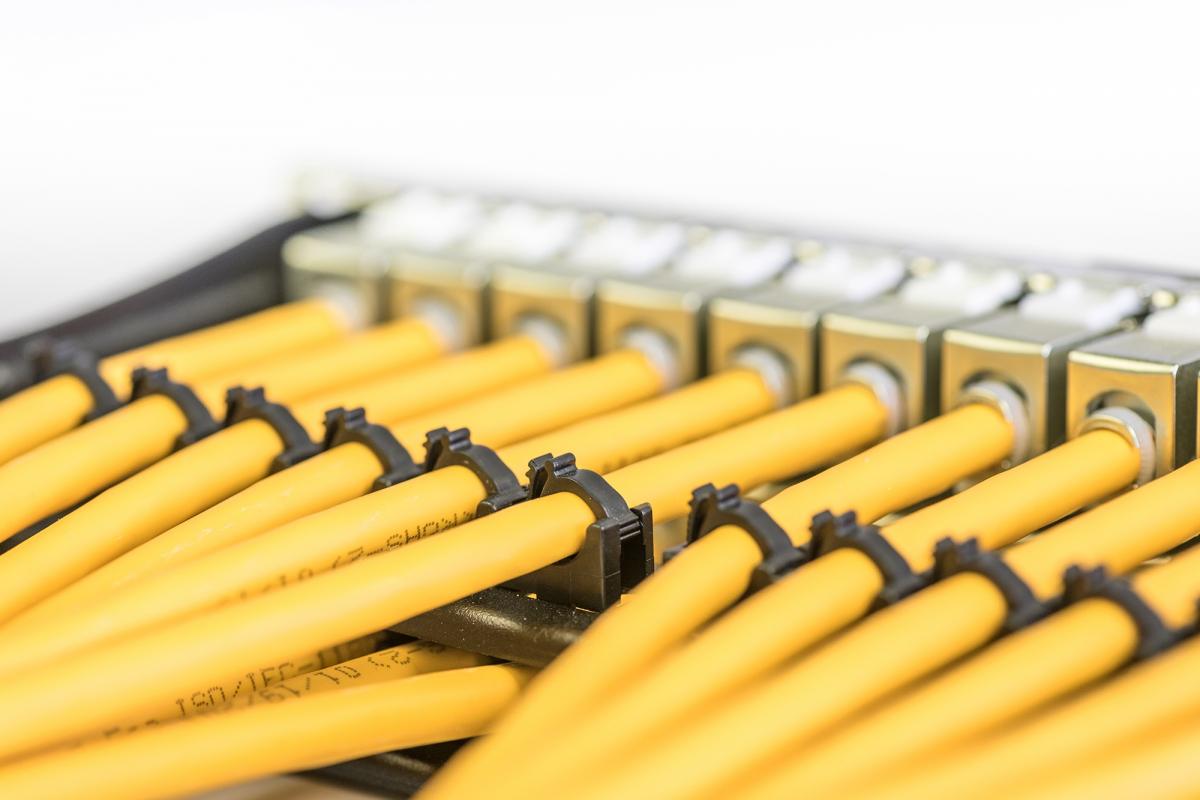 Kabel instalacyjny DIGITUS kat.7A, S/FTP, B2ca, AW G 22/1, LSOH, 500m, żółt