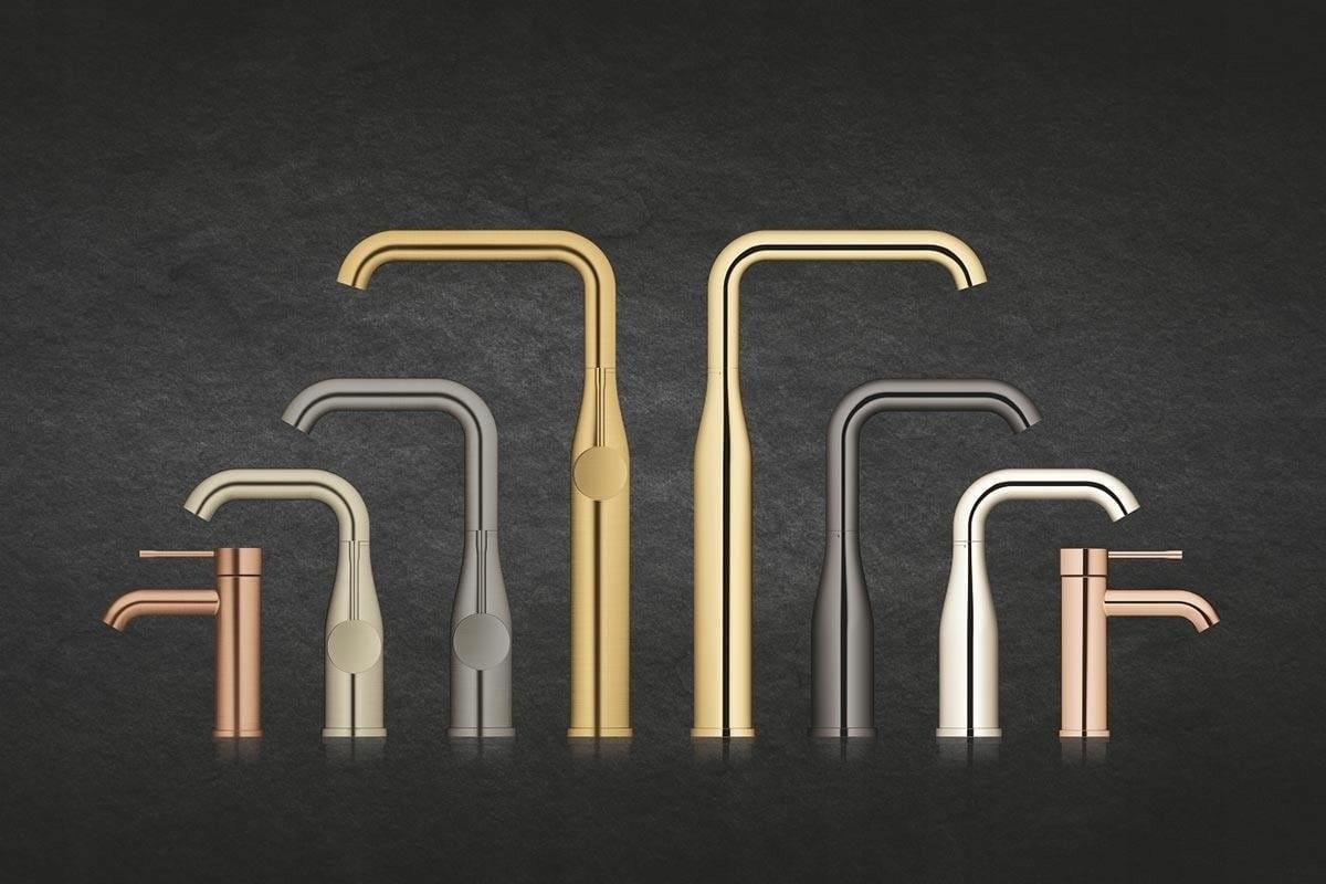 Bateria umywalkowa stojąca GROHE Essence 1-otw. phantom black giętkie węże