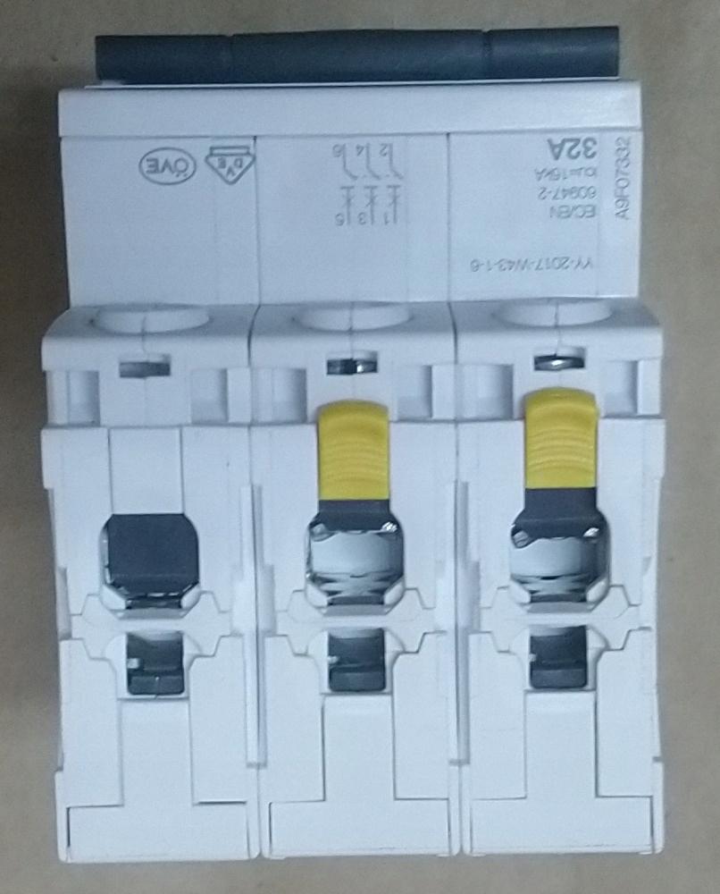 SCHNEIDER ELECTRIC Wyłącznik nadprądowy iC60H-C32-3 C 32A 3-biegunowy