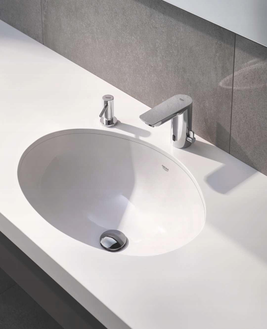 Bateria umywalkowa elektroniczna Grohe Bau Cosmopolitan E, na podczerwień 1