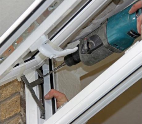 Kołek fi 10x140 mm z długą płaszczyzną podziału z wkrętem sześciokątnym