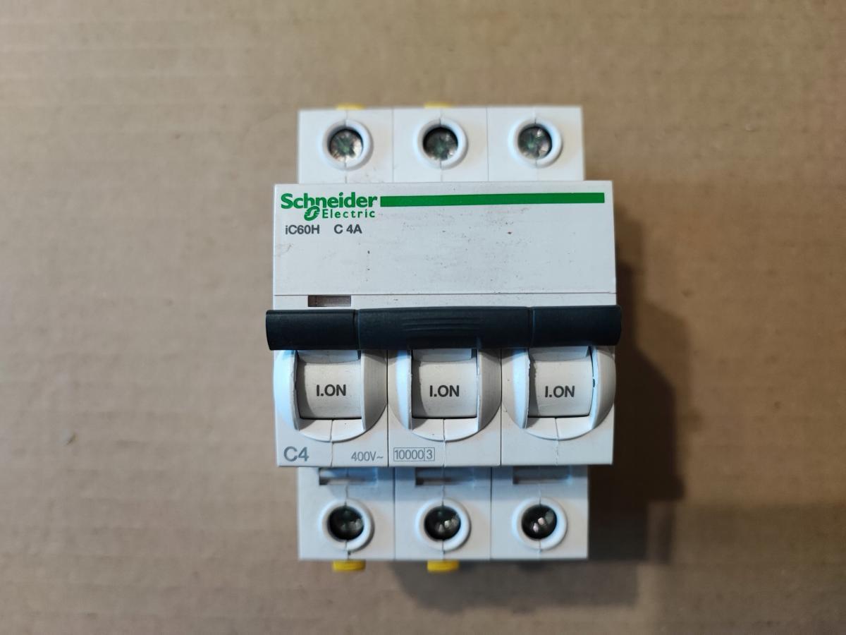 SCHNEIDER ELECTRIC Wyłącznik nadprądowy iC60H-C4-3 C 4A 3-biegunowy