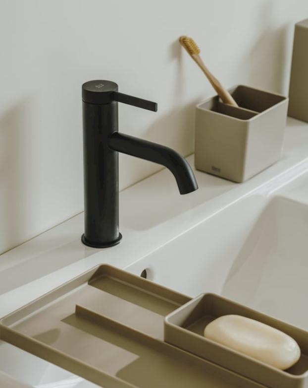 Bateria umywalkowa stojąca TRES STUDY COLORS 1-uchwyt. 1-otw. złota matowa