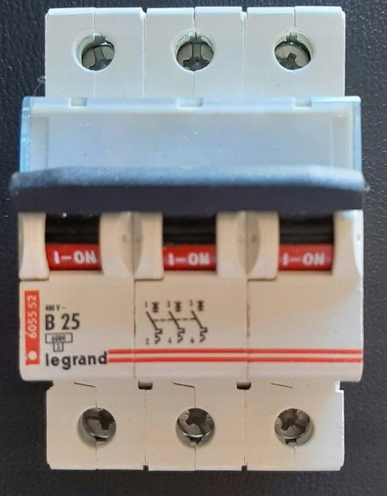 LEGRAND Wyłącznik nadprądowy S 303 3P B 25A 6000A TX3