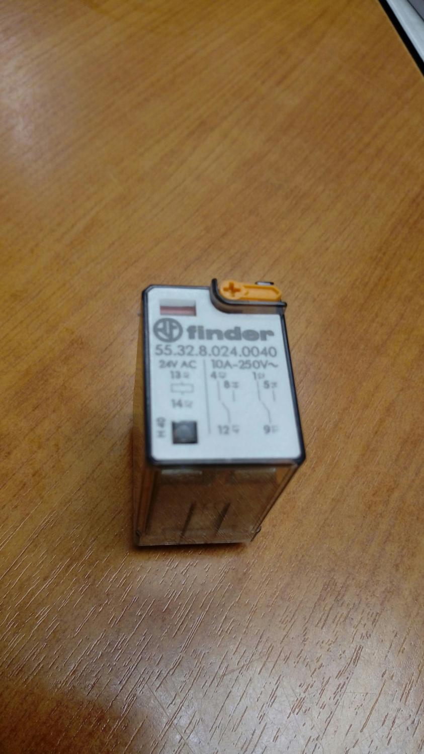 FINDER 55.32.8.024.0040 Przekaźnik 2P 10A 24V AC