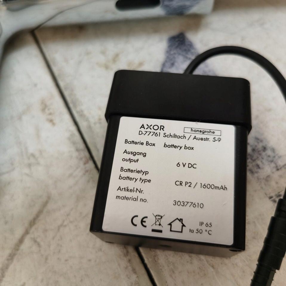 Vernis Blend Elektroniczna bateria umywalkowa do zimnej wody lub wody z okr