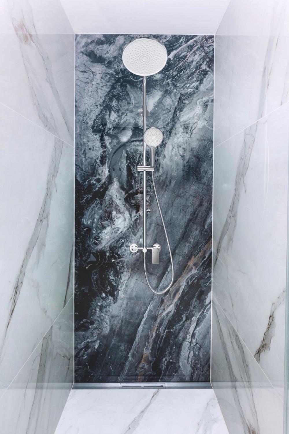 INVENA DESZCZOWNIA Z BATERIĄ NATRYSKOWĄ RIKIA CHROM