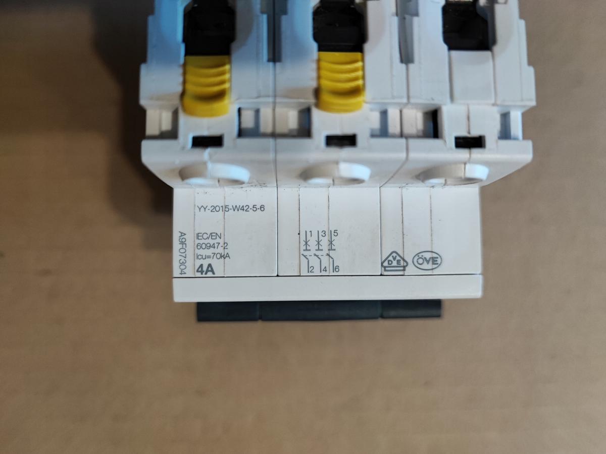 SCHNEIDER ELECTRIC Wyłącznik nadprądowy iC60H-C4-3 C 4A 3-biegunowy