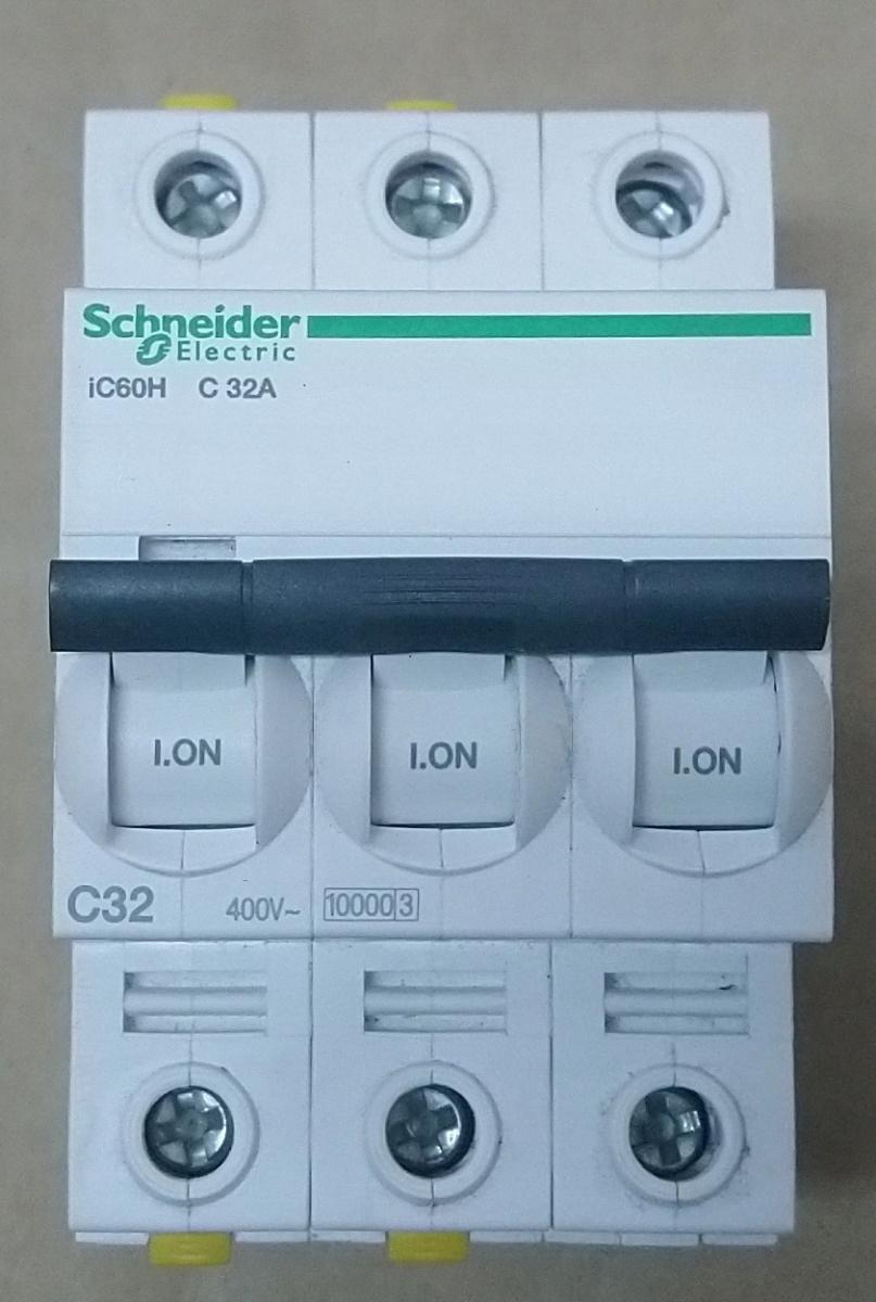 SCHNEIDER ELECTRIC Wyłącznik nadprądowy iC60H-C32-3 C 32A 3-biegunowy