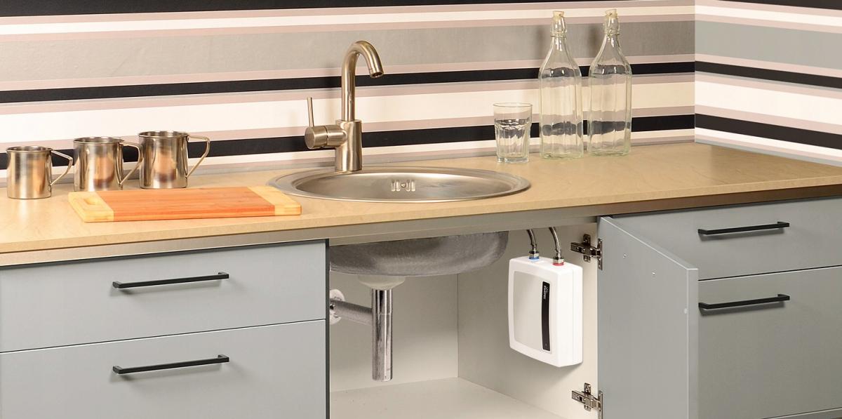 Podgrzewacz elektryczny przepływowy ciśnieniowy podumywalkowy 4.4 kW KOSPEL