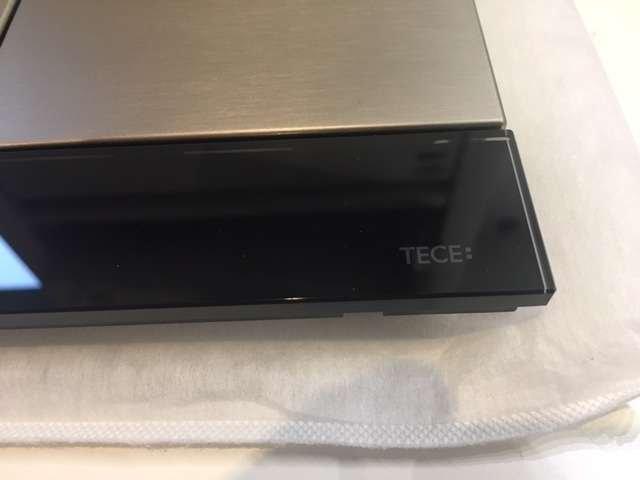 Przycisk spłukujący TECE square podwójny do WC szkło/stal szczotkow czarny