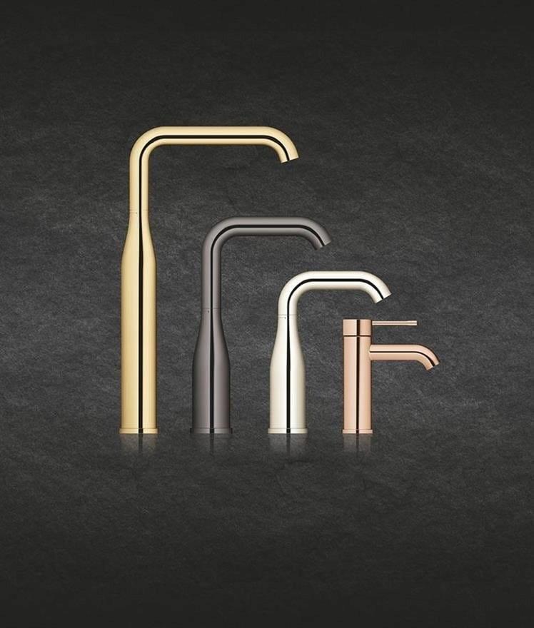 Bateria umywalkowa stojąca GROHE Essence 1-otw. phantom black giętkie węże