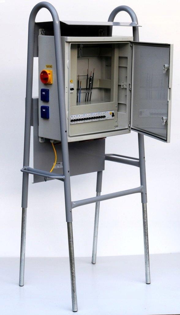 Rozdzielnica budowlana z wyłącznikiem, gn. 2x32A/5, 2*C25/3, gn. 2x16A/5, 2