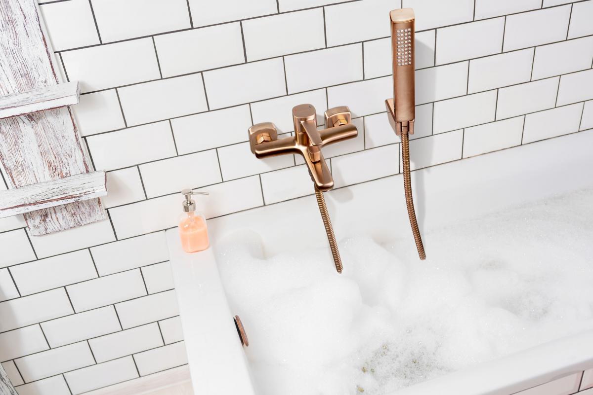 INVENA BATERIA WANNOWA GLAMOUR INVENA TREND Z ZESTAWEM NATRYSKOWYM, MIEDŹ