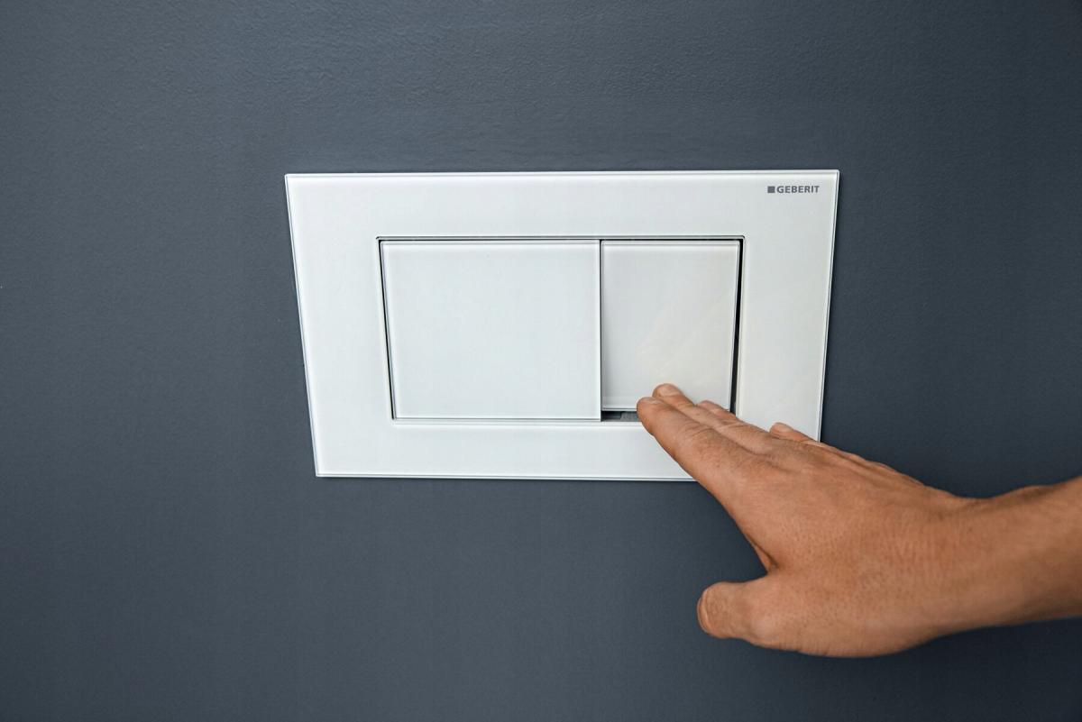 Przycisk uruchamiający GEBERIT Sigma40 prostokątny szkło biały
