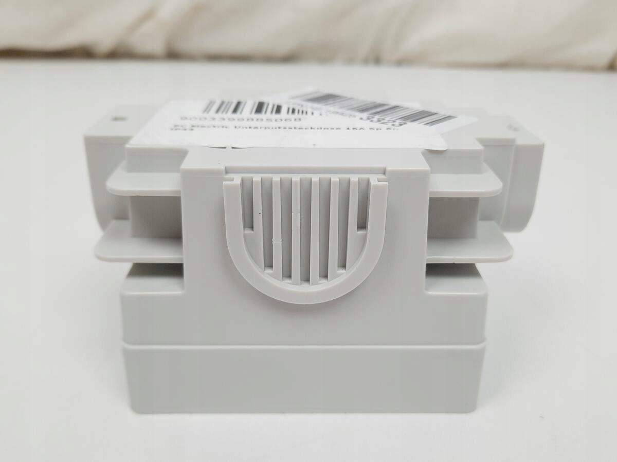 Gniazdo podtynkowe przelotowe zabudowane seria Design 16A 3P+Z+N 400V IP44