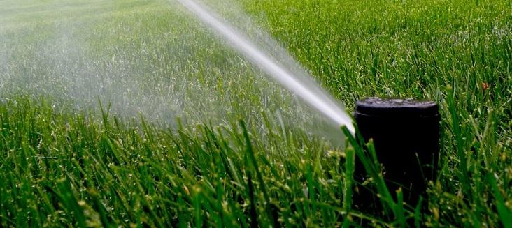 RAINBIRD Zraszacz rot średniego zasięg wynurzalny z zainstalowaną dyszą 2.0