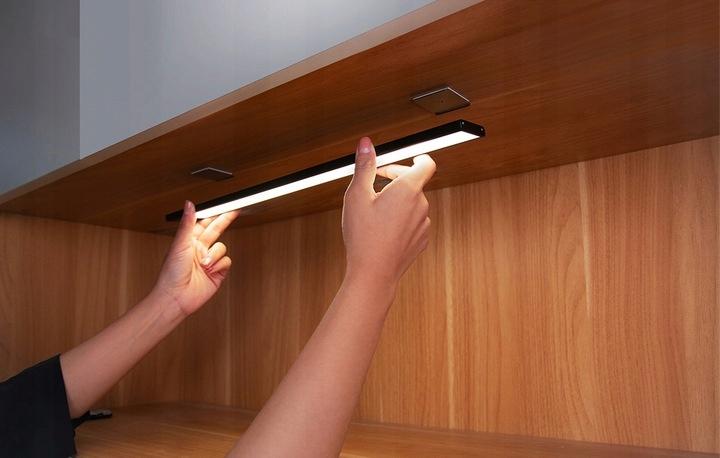 Oprawa meblowa LED do szaf, 200mm, 4000K, light sensor + pir, ładowanie 750