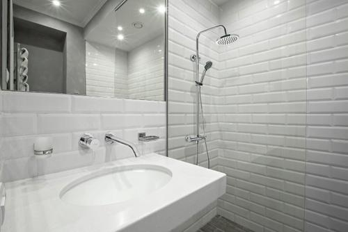 INVENA UMYWALKA PODBLATOWA MYKONOS 49 CM, Z PRZELEWEM