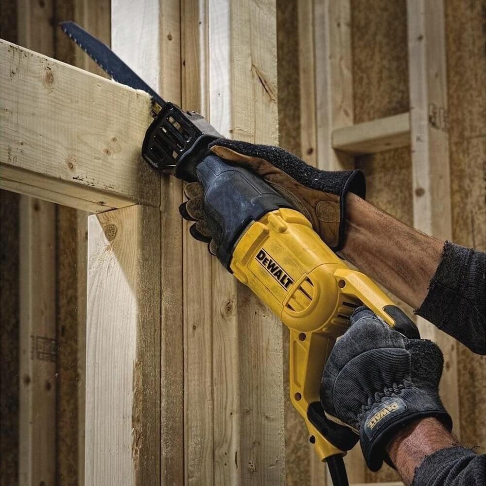 DEWALT Pilarka szablowa 1100W, kufer 48h