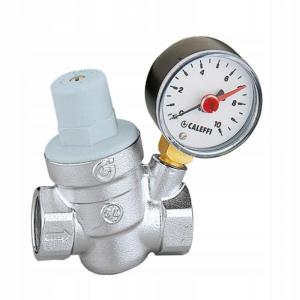CALEFFI Regulator ciśnienia wersja skośna z manometrem 3/4 cala 533251