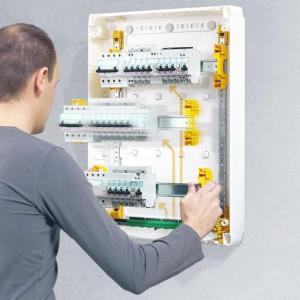 LEGRAND Rozdzielnica natynkowa XL3 125 drzwi białe (54 modułowa)